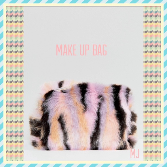 🎀New Makeup Bag🎀 - Picture 3 of 3